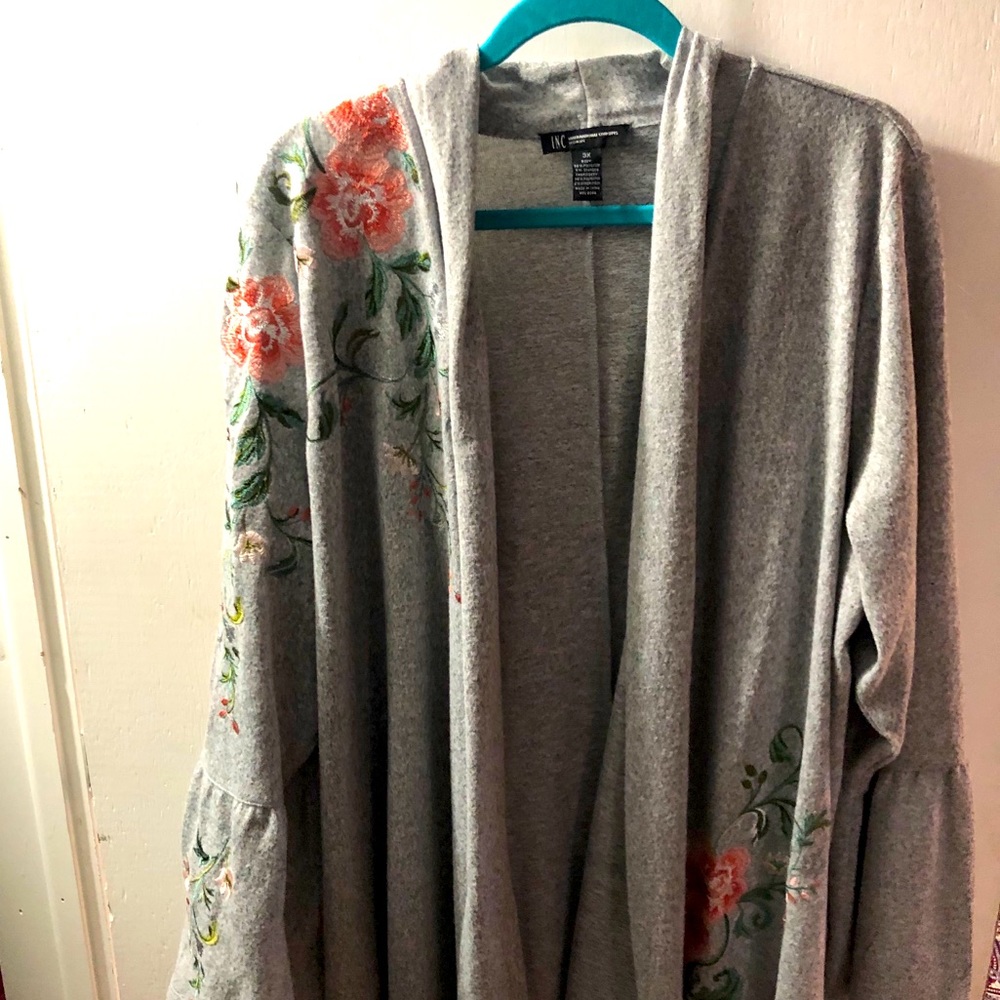 Grey floral overpiece/cardigan